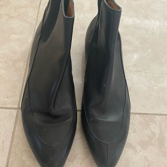 Balenciaga Chelsea Boots - Picture 2 of 4